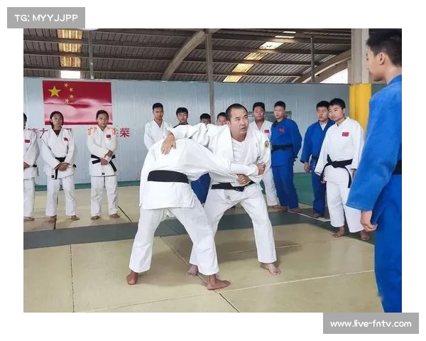 四川试点退役柔道运动员转型担任中小学防卫教育指导员助力青少年安全教育