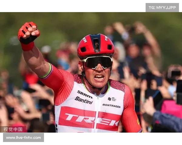 佩德森赢得环意第一赛段，穿上首件粉衫